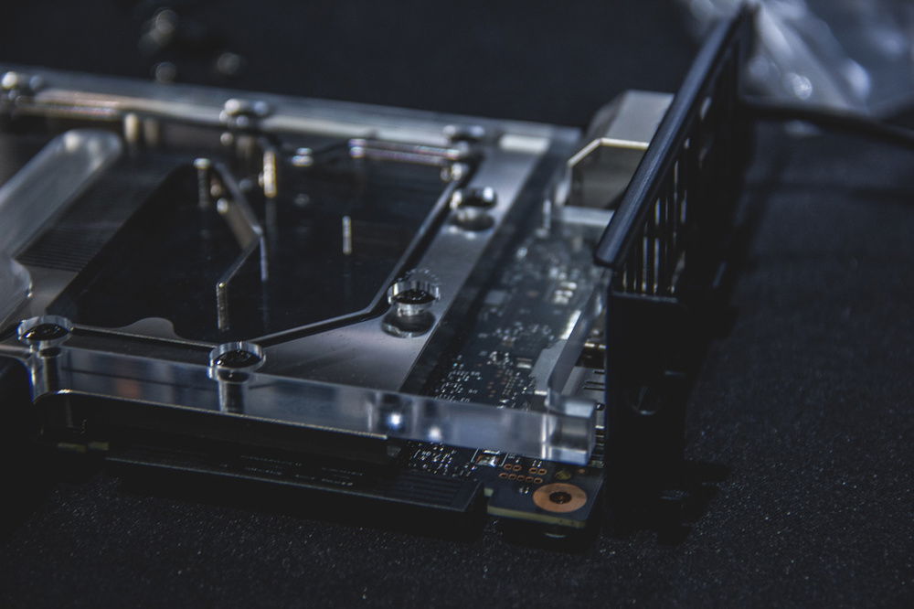 Mounting the Alphacool Eisblock GPX-N Plexi Light on the Asus Dual RTX 2080 OC.