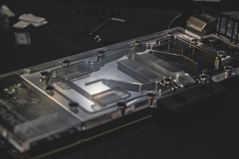 Mounting the Alphacool Eisblock GPX-N Plexi Light on the Asus Dual RTX 2080 OC.