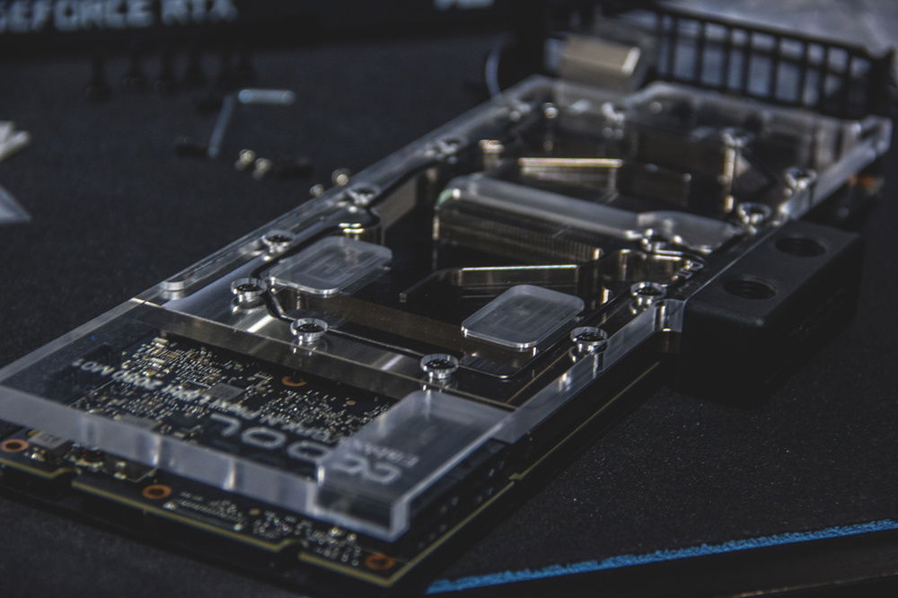 Mounting the Alphacool Eisblock GPX-N Plexi Light on the Asus Dual RTX 2080 OC.