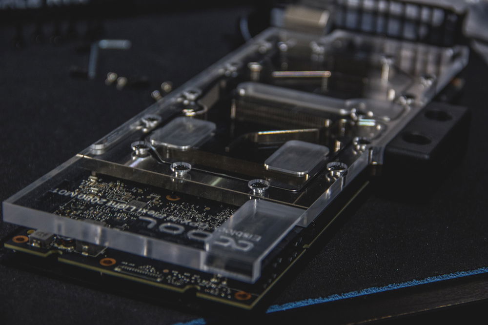 Mounting the Alphacool Eisblock GPX-N Plexi Light on the Asus Dual RTX 2080 OC.