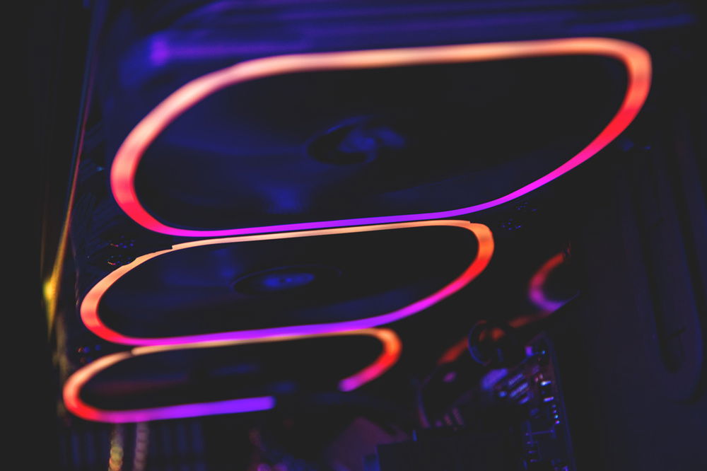 3 fan set of Enermax SquA RGB 120mm on the radiator.