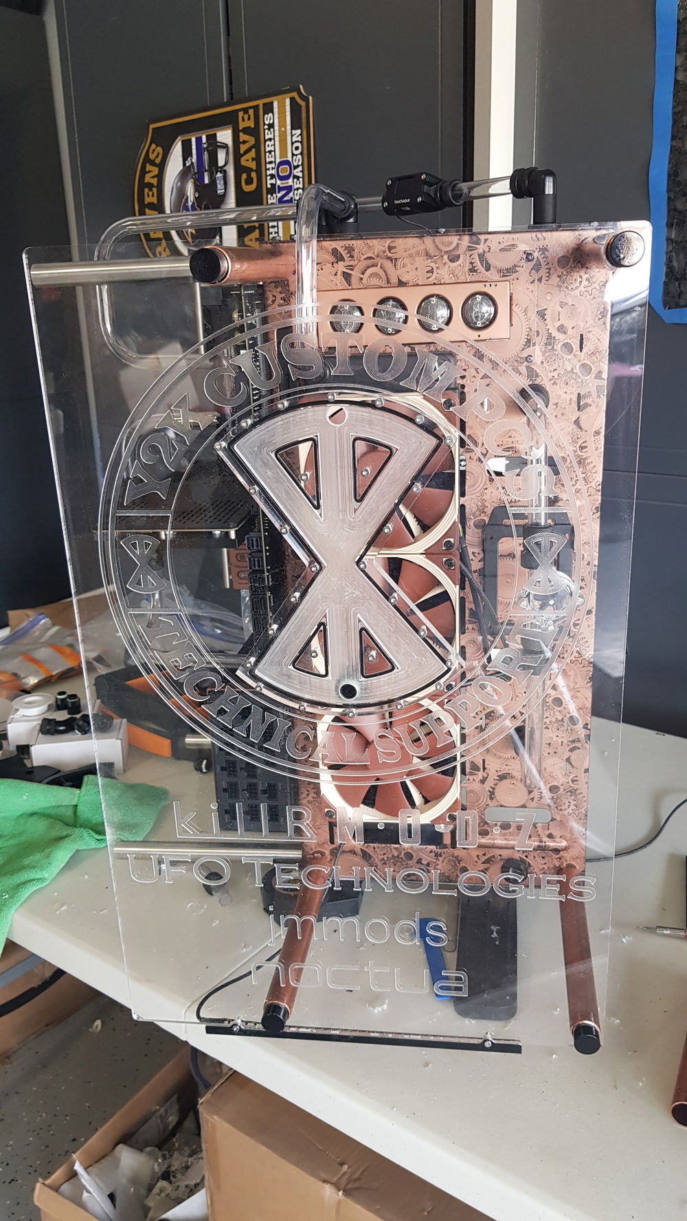 Center of logo is a distro plate