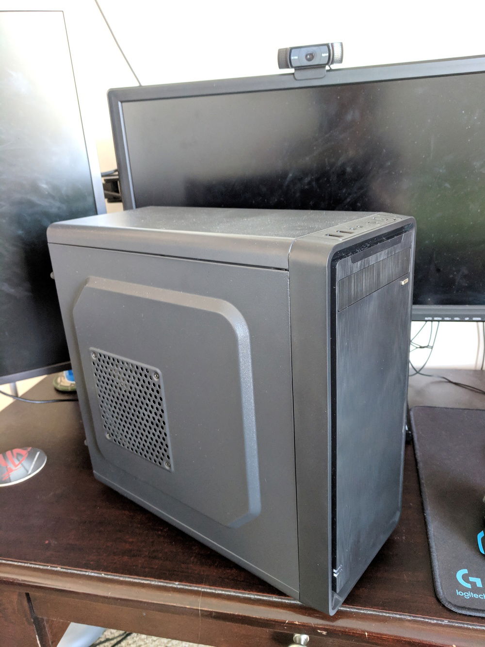 Front/Side shot of Unimatrix Zero. Nothing special, very basic.
