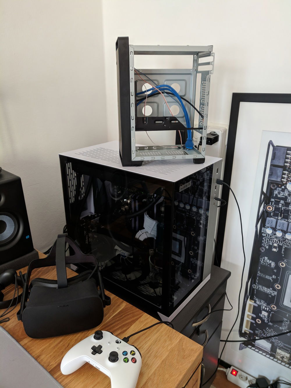 Unmodified case, on top of O11D