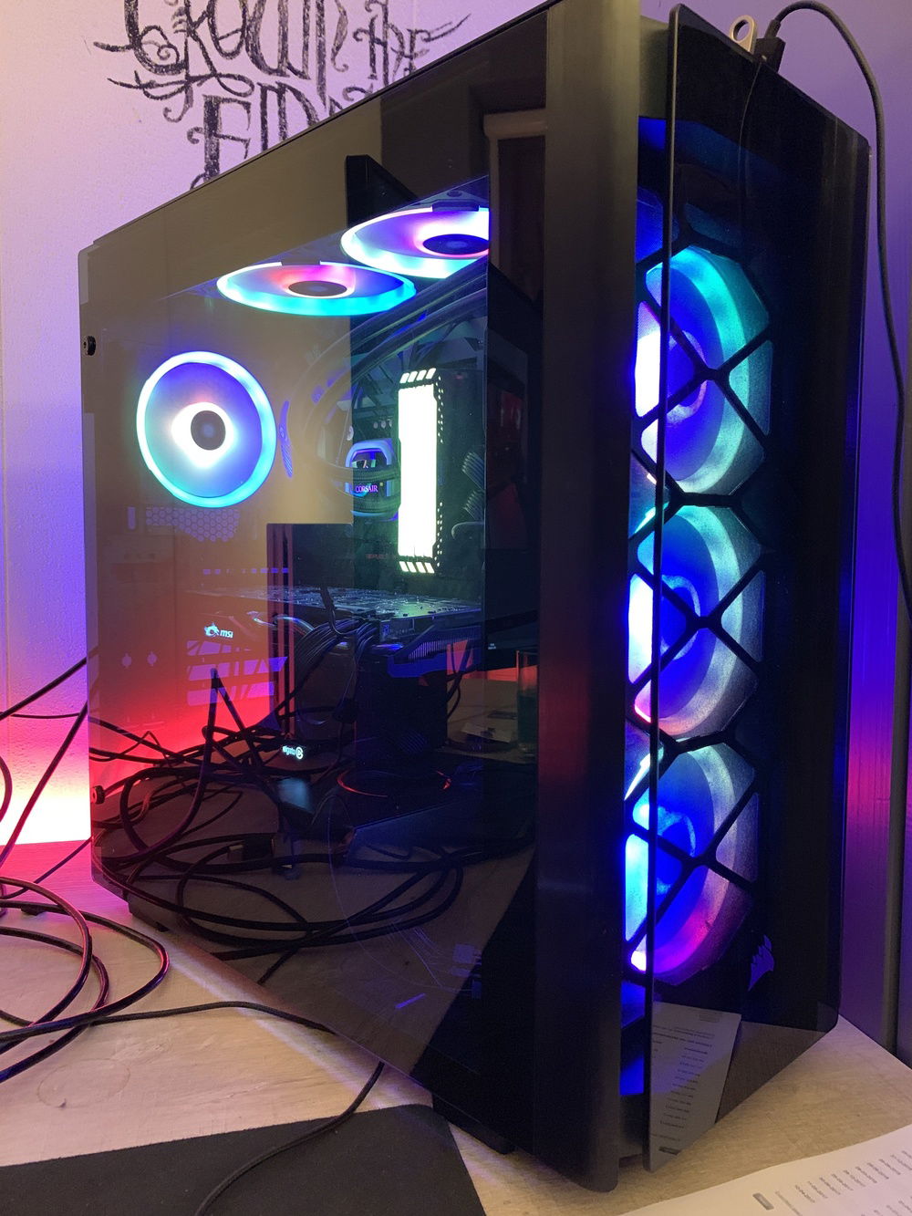 Front side of the pc with the side door closed.