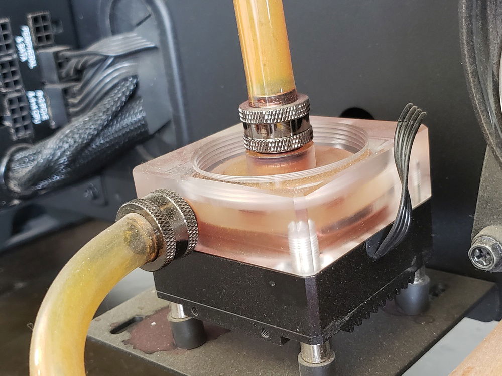 Here's the pump, Again you can see a ton of Dye built up all throughout.