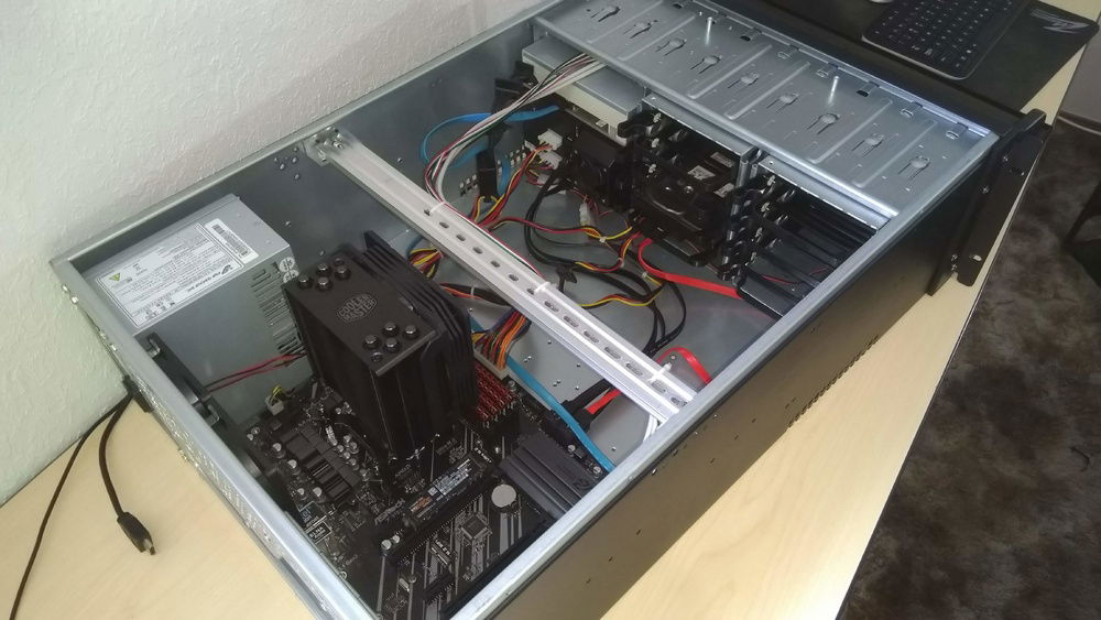 With the lid on the RSV-L4000, the Cooler Master Hyper 212 EVO Black RGB slightly touches the lid, maybe a couple millimeters or so, you see the bulge but it's not enough to interfere with server rack, it doesn't touch other rack equipment.