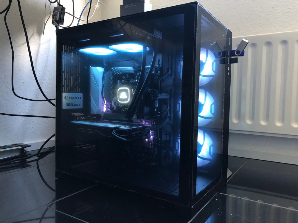 1st iteration of the build is finished. Sorry for the blurry image, but at this point I had the protective plastic still on the glass.