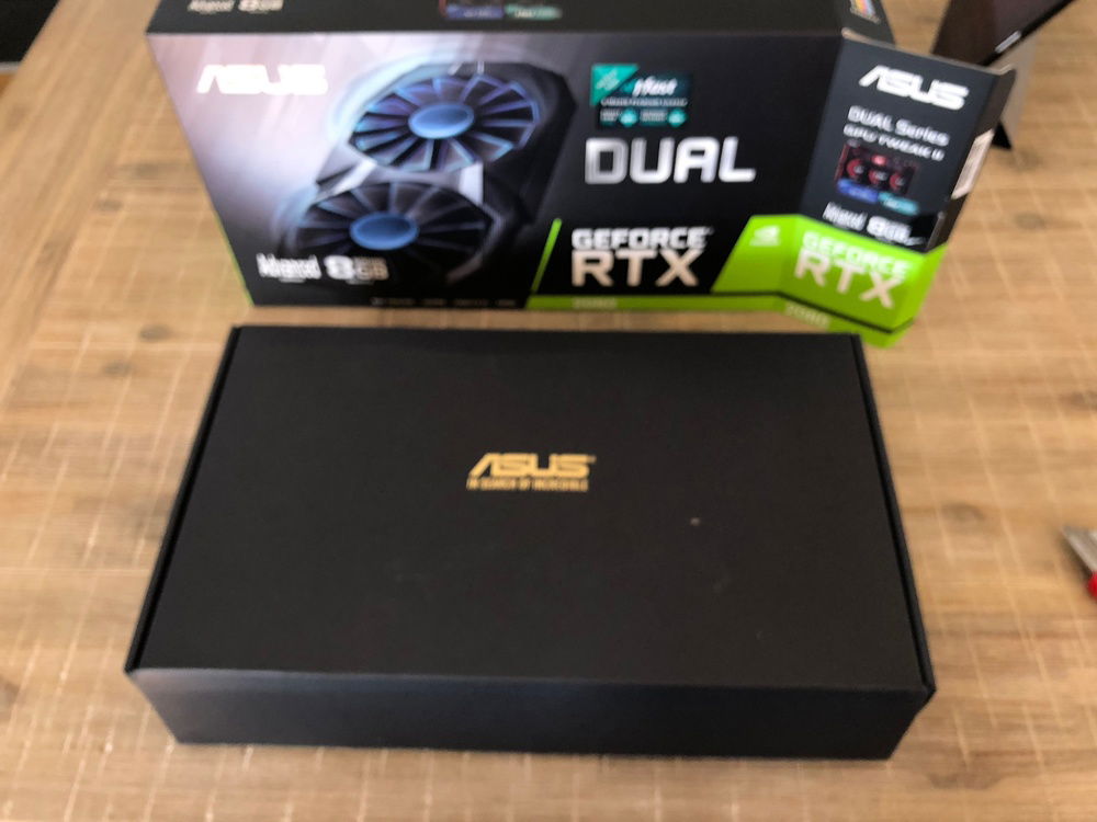 It comes in realy nice packaging, even if it is not a Strix card.