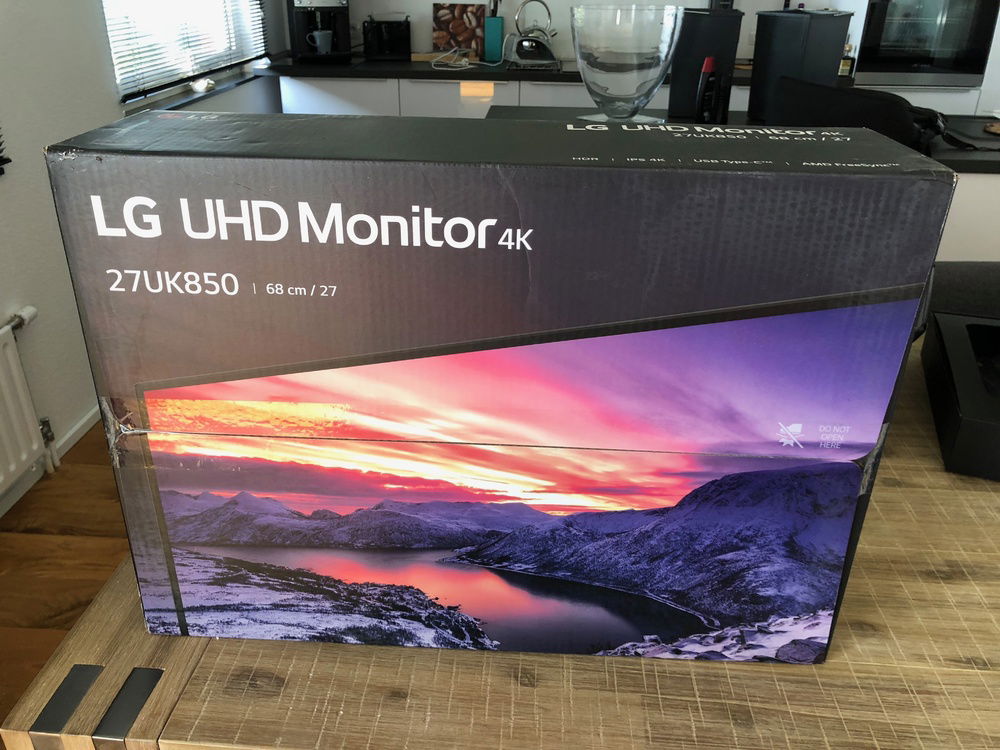 Then the new RTX 2080 needs a nice Display to push the stream of pixels to, since I am also going into more Photo and Video editing using my MacBook Pro I picked up a LG 27UK850 4K IPS Display.