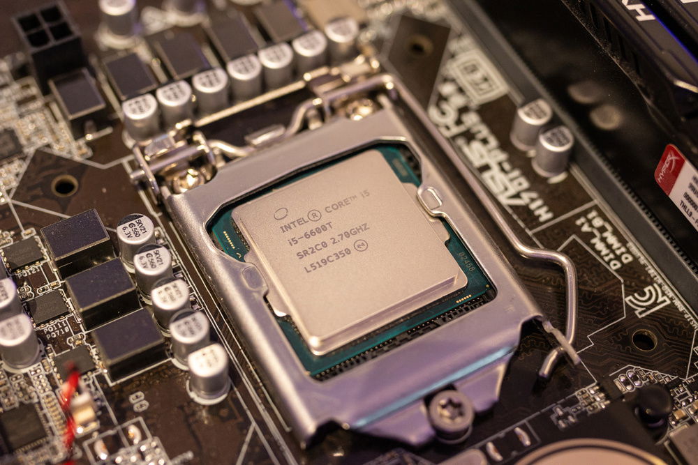 Energy efficient CPU, more than enough for small gaming servers and Plex.