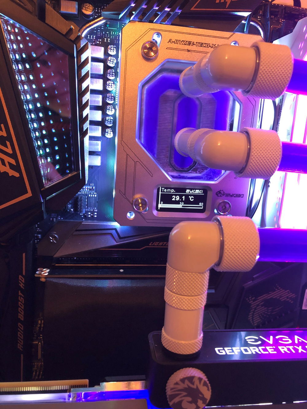 Better shot of the cpu block with display of water temp