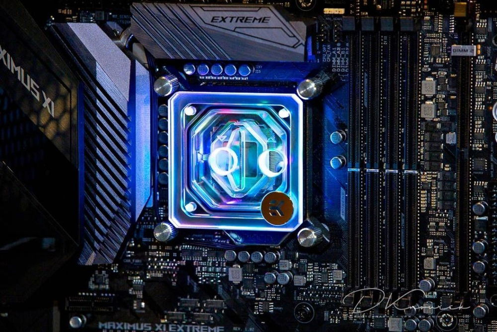 Testing how the DRGB lighting looks on the EKW block. I will have a hard time buying another EK block based on my experience with this one... See build log for more info.