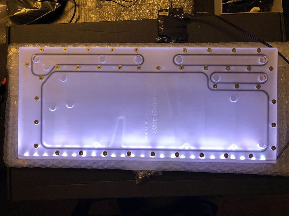 This is the Barrow waterway plate for the TT Level 20 GT case. Its pretty fricken big lol. And making sure the lighting all works...