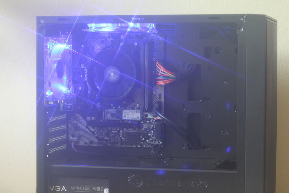 this would look cool with a transparent side panel too.