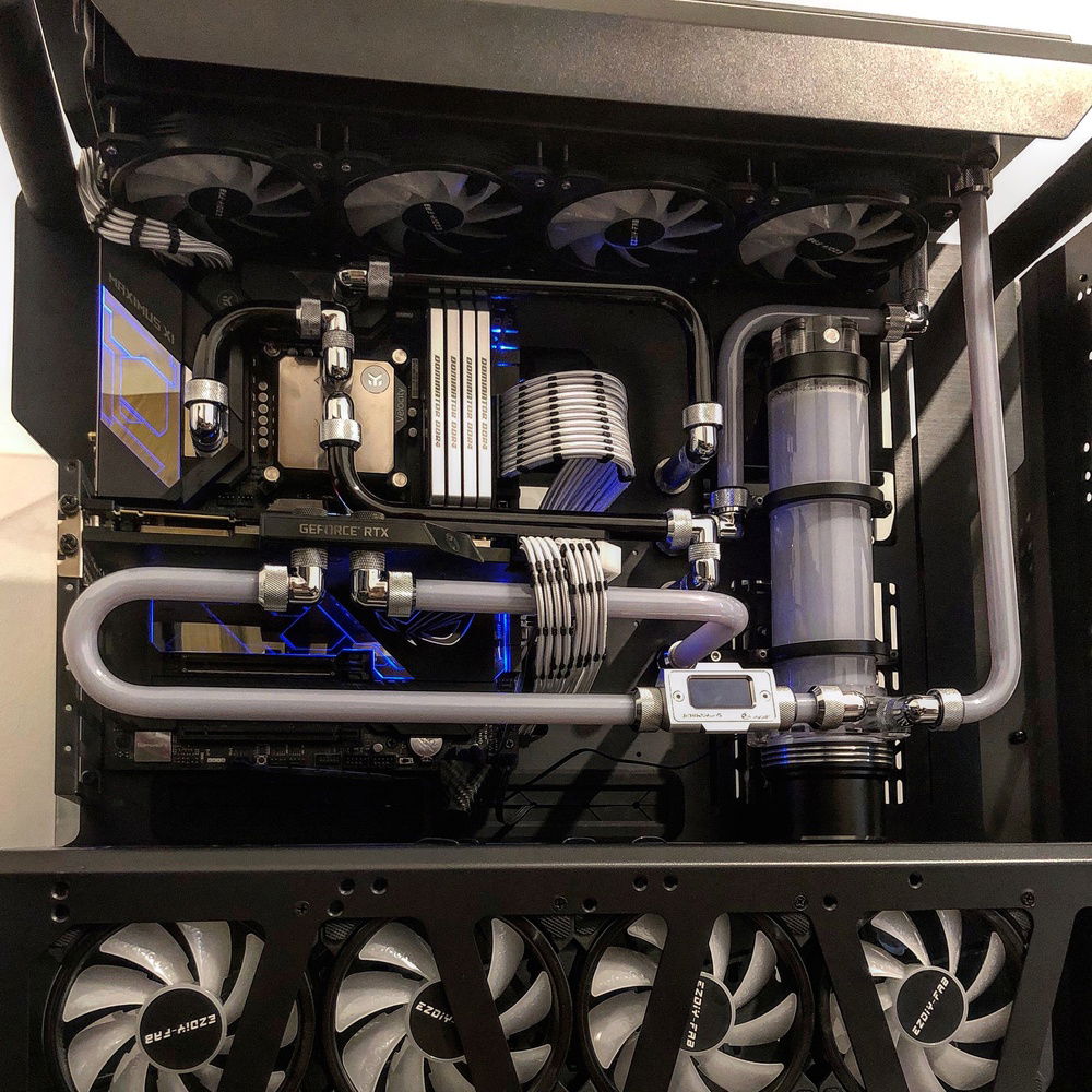 mayhems black for the cpu and a mix of back, white and arctic silver for the gpu