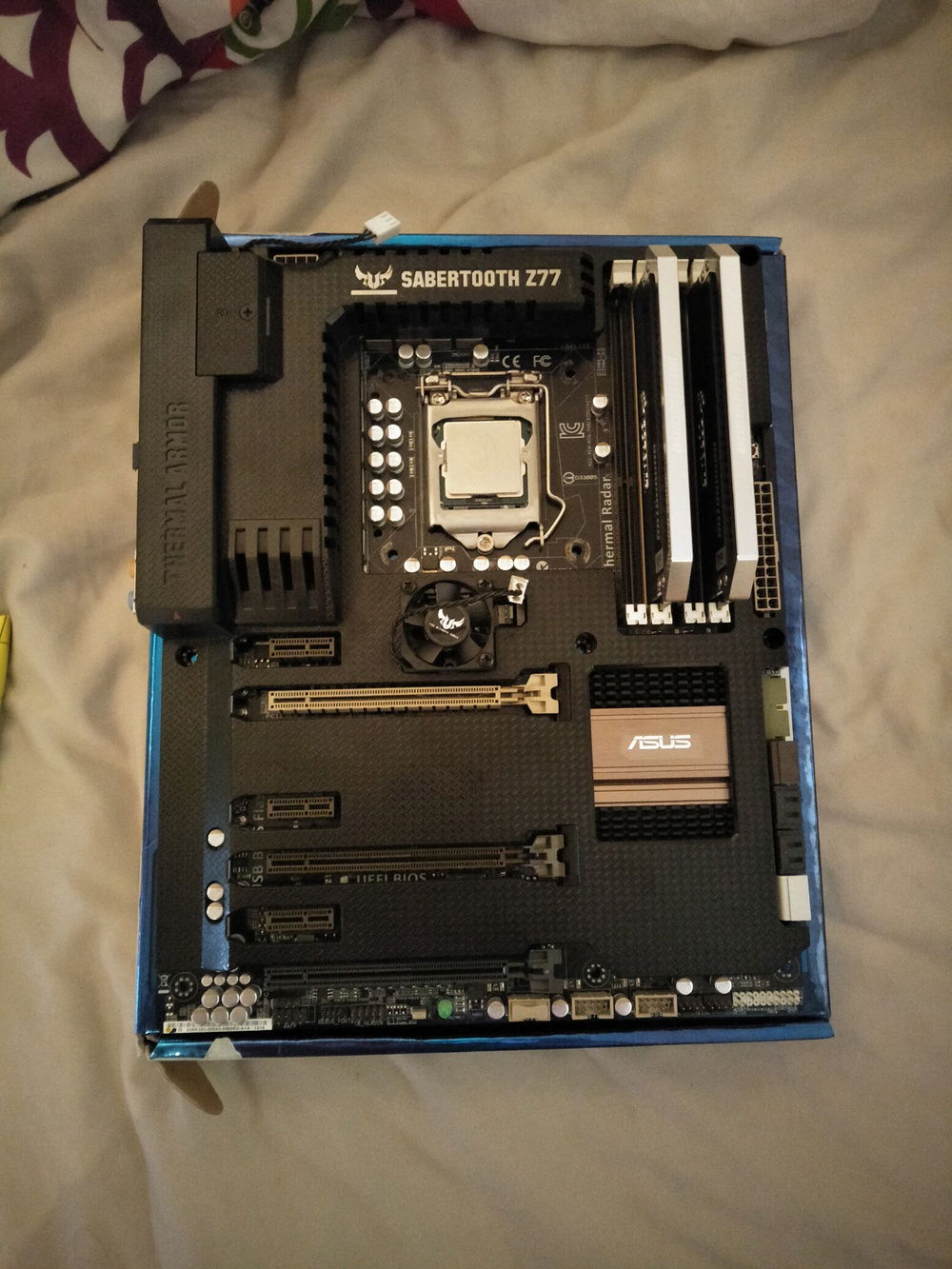 Picked up a 3570K, Z77 Sabertooth and 8gb of Dominator Platinums for cheap. I've always wanted a Z77 Sabertooth, so I jumped on it. I then threw in my own 2600K.