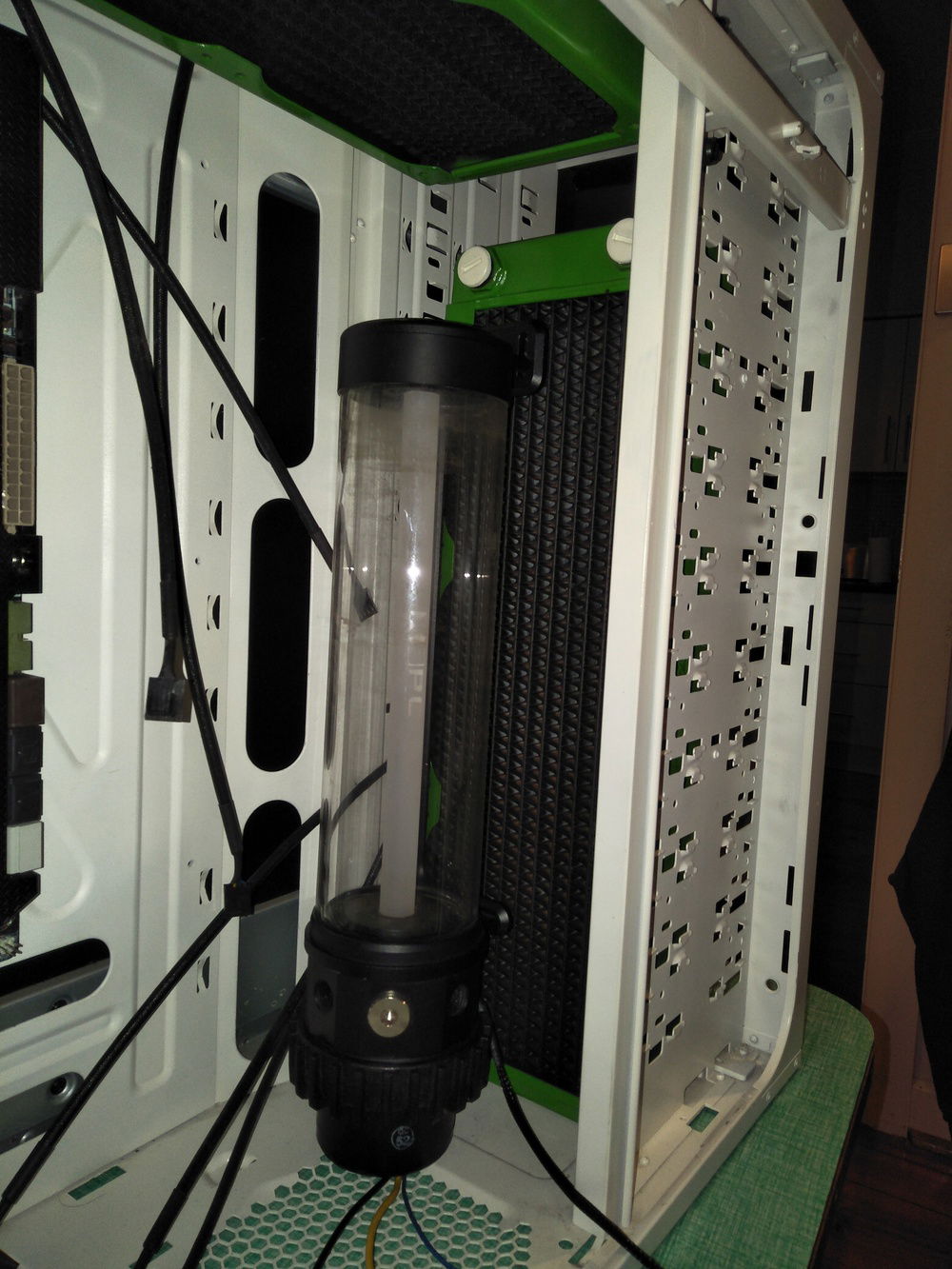 Gonna have to come up with a way to mount the res to rad - I'm thinking of making an acrylic mount that can just be screwed in and be easily removed if needed.