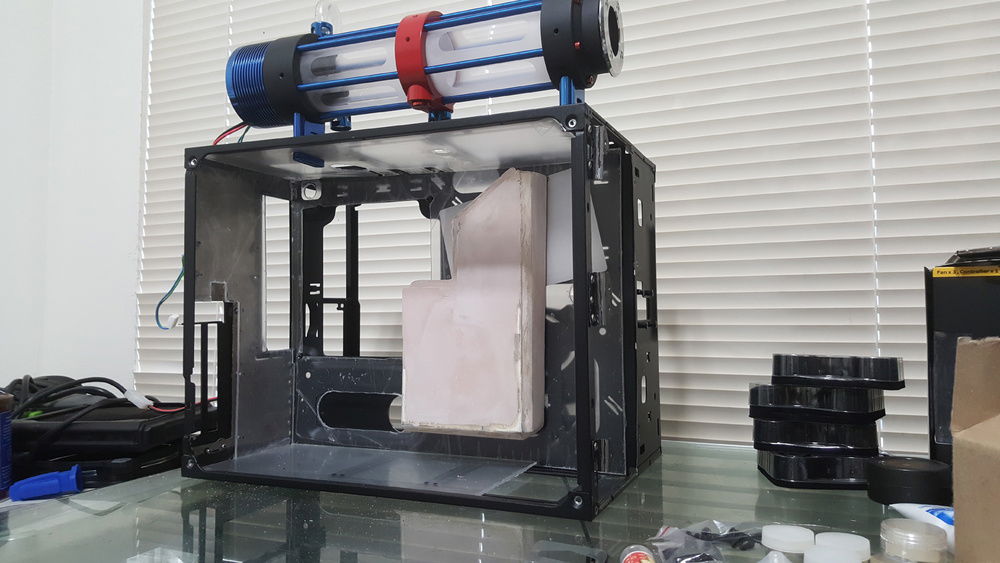 all case mods are done, interior panels, GPU and rad mods, mounting res/pump. Now its paint time!