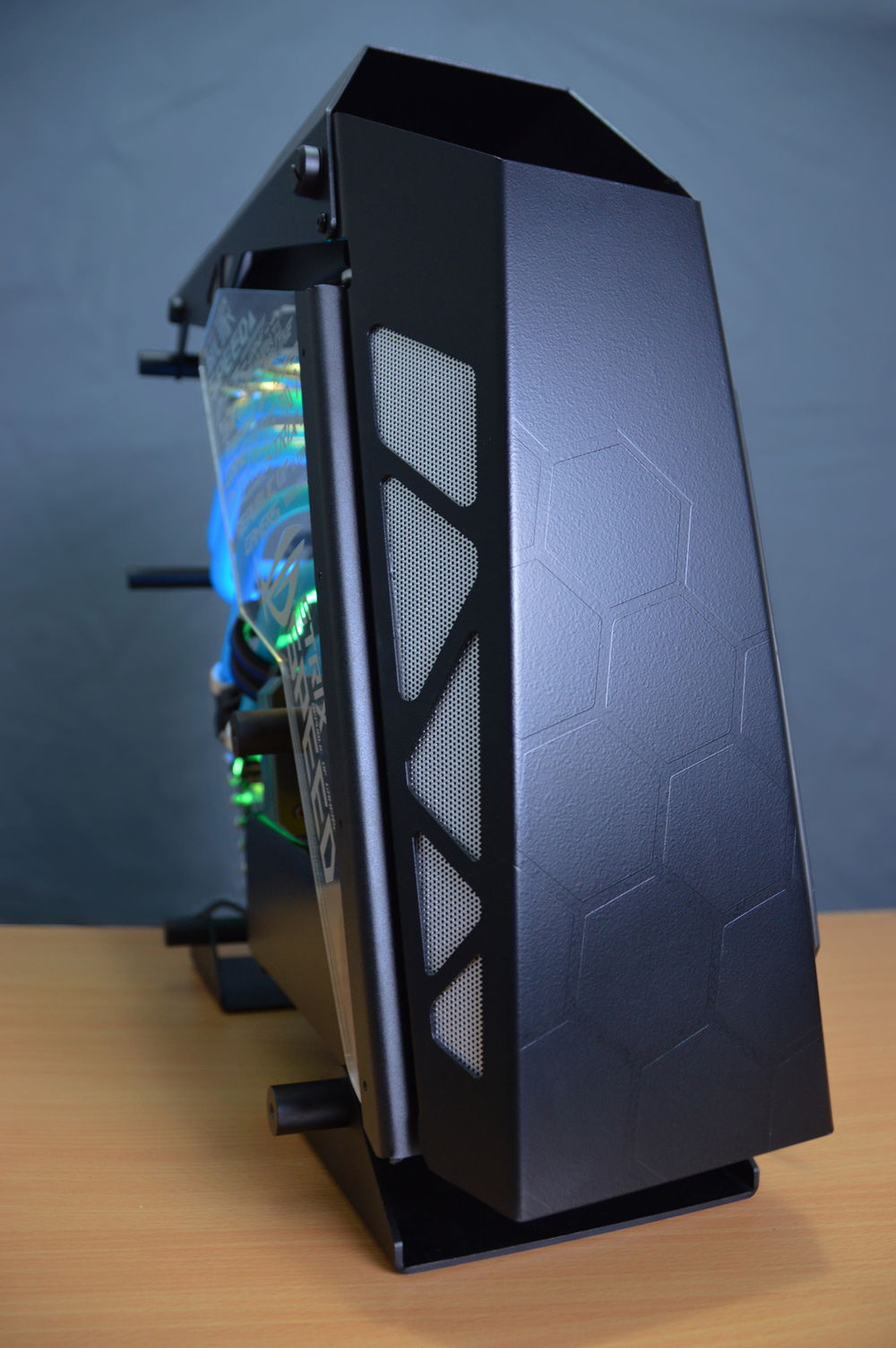 if you've gotten to this point, i thank you for the interest. its very much appreciated. 
the honey comb pattern on the front was done by my mate who paints cars for a living. looks like a simple build but a huge amount of work went into it.