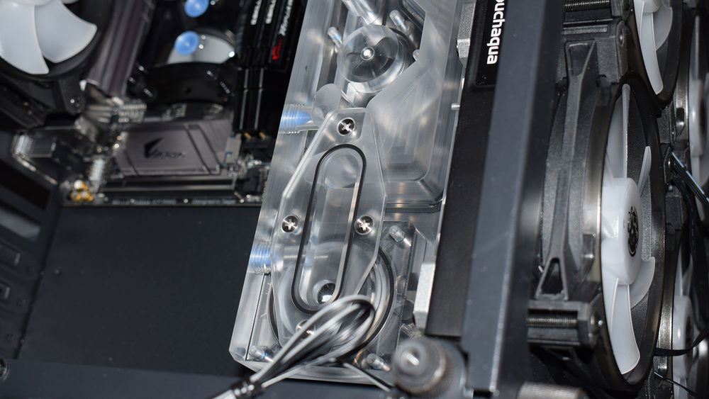 TouchAquaCube
Build with Touchaqua and Bitspower
Sponsored by Bitspower & Azzatek