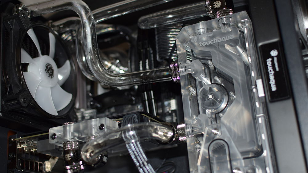 TouchAquaCube
Build with Touchaqua and Bitspower
Sponsored by Bitspower & Azzatek