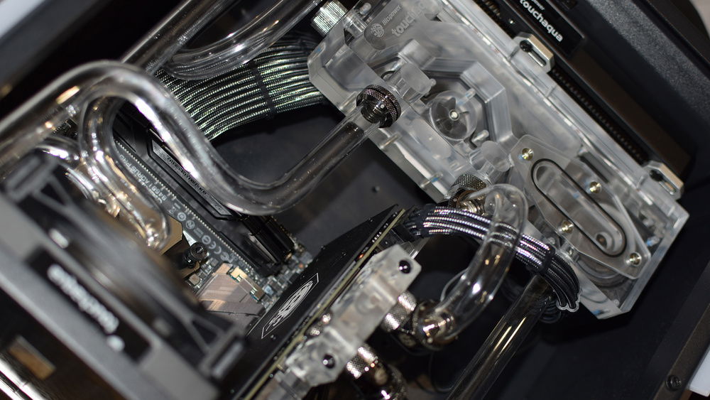 TouchAquaCube
Build with Touchaqua and Bitspower
Sponsored by Bitspower & Azzatek