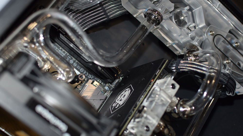 TouchAquaCube
Build with Touchaqua and Bitspower
Sponsored by Bitspower & Azzatek