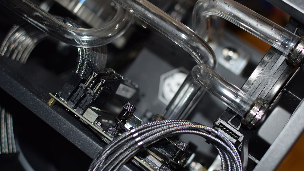 TouchAquaCube
Build with Touchaqua and Bitspower
Sponsored by Bitspower & Azzatek