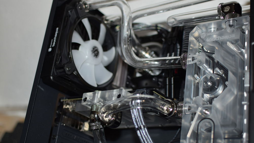 TouchAquaCube
Build with Touchaqua and Bitspower
Sponsored by Bitspower & Azzatek