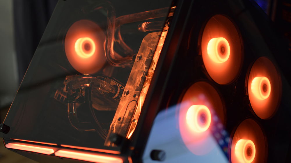 TouchAquaCube
Build with Touchaqua and Bitspower
Sponsored by Bitspower & Azzatek