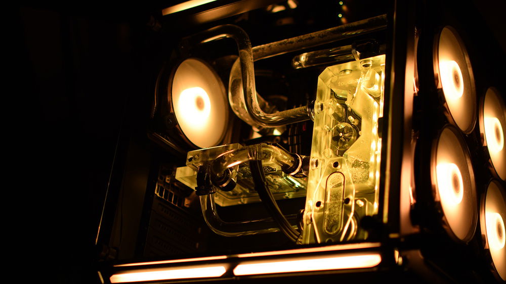 TouchAquaCube
Build with Touchaqua and Bitspower
Sponsored by Bitspower & Azzatek