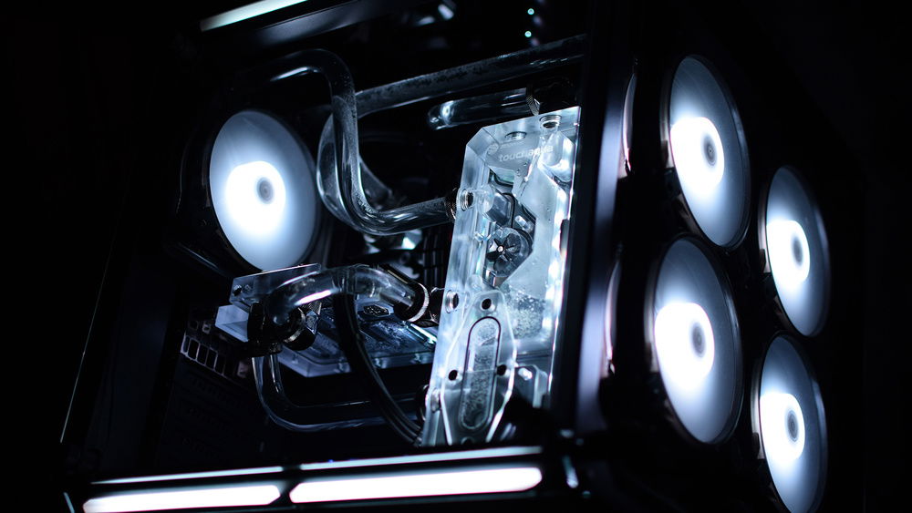 TouchAquaCube
Build with Touchaqua and Bitspower
Sponsored by Bitspower & Azzatek