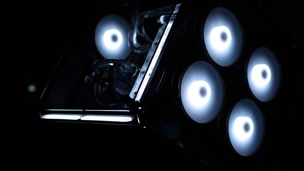 TouchAquaCube
Build with Touchaqua and Bitspower
Sponsored by Bitspower & Azzatek