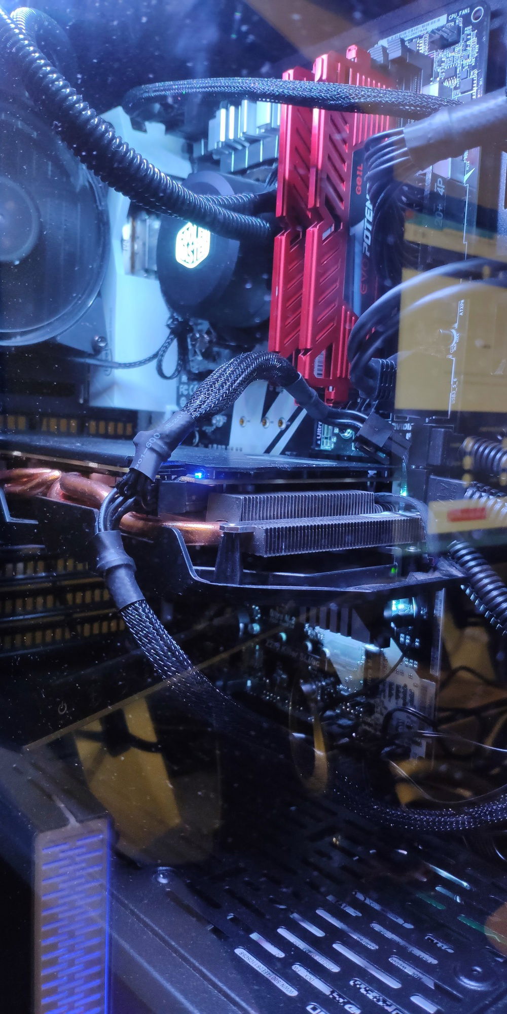 Kinda dusty side panel, but the inside is pretty clear here.