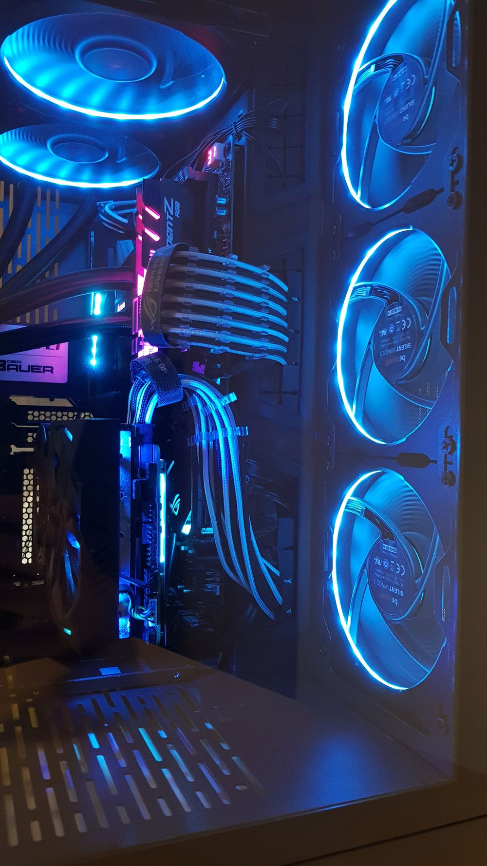 This is what the fans at the top look like. That vortex effect does look a lot better from the front of the fans.