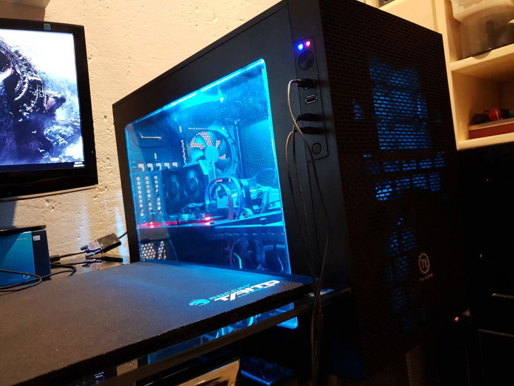 1050ti and a G4560 now relocated into the Core X2. Looks really odd with the Mini-ATX board in such a huge case.