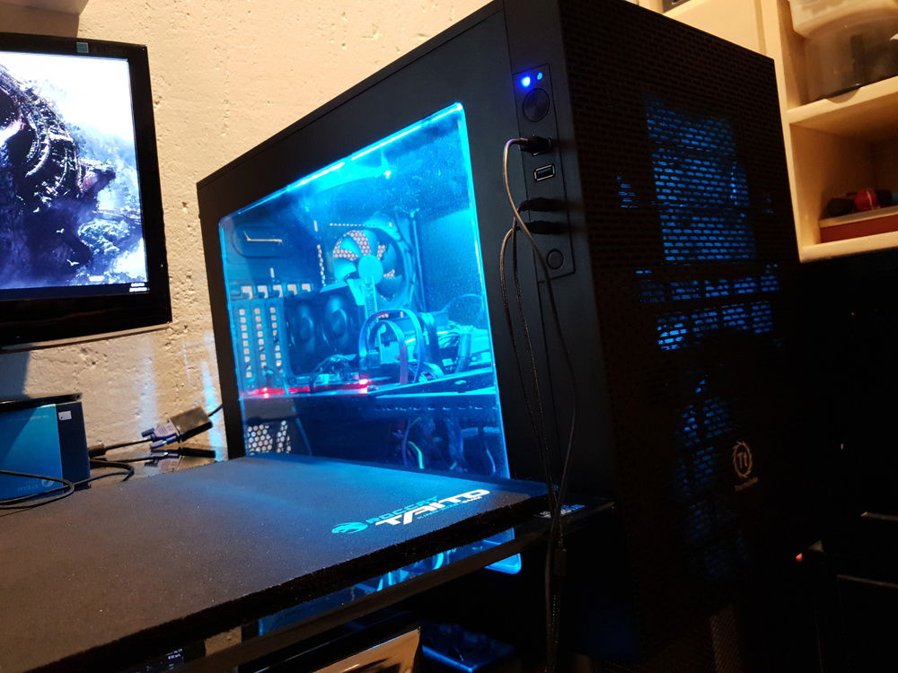 1050ti and a G4560 now relocated into the Core X2. Looks really odd with the Mini-ATX board in such a huge case.