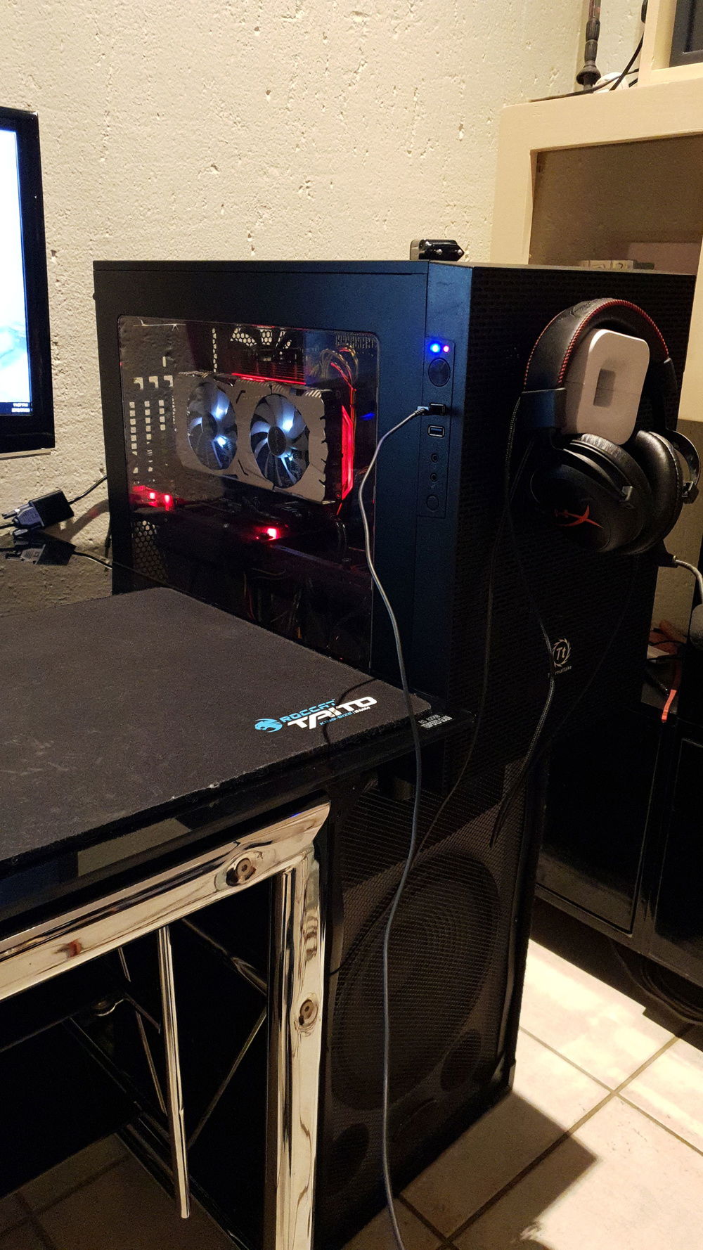 Side panel on, and lights up.