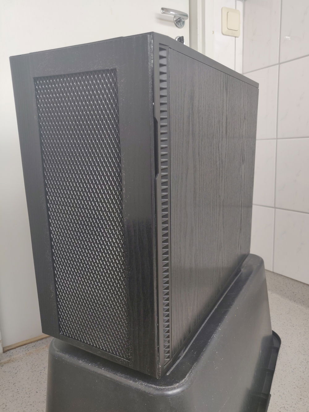 DC-Fix vinyl on front and side panel.