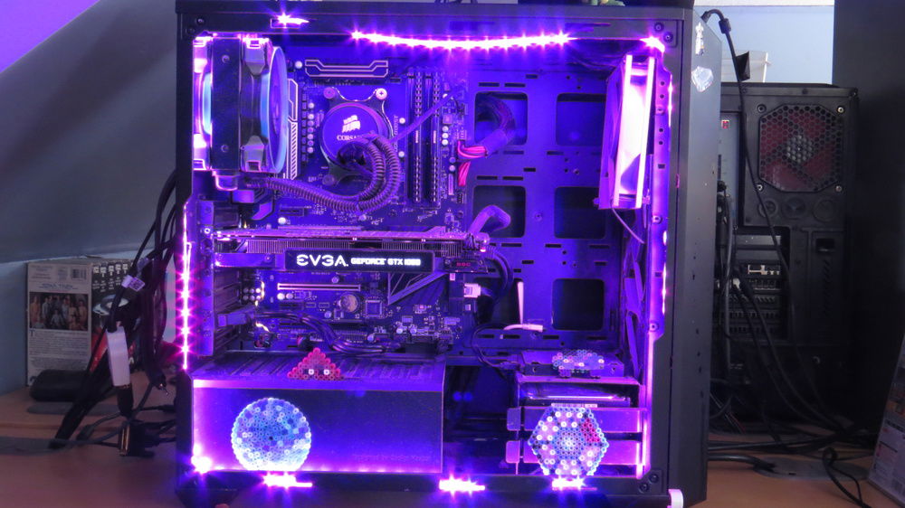 Computer with side panel off Purple LED (default color)