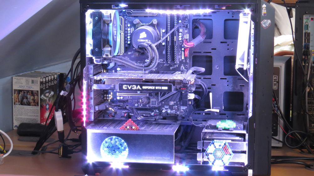 Computer with side panel off white LED (better for phots)