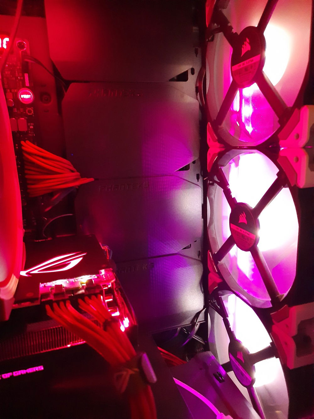 3x Corsair ML140 PRO (white led) intake