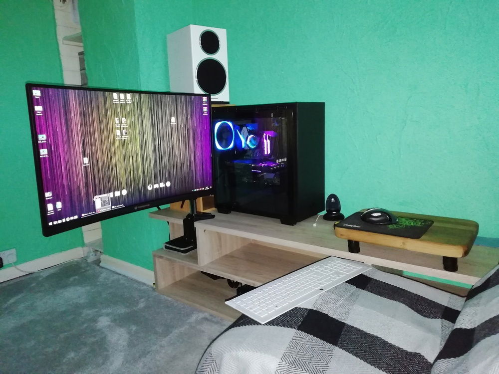 The full setup.  And yes, that's a lounge chair.

Also includes wireless peripherals and Wharfedale Diamond 225 speakers.