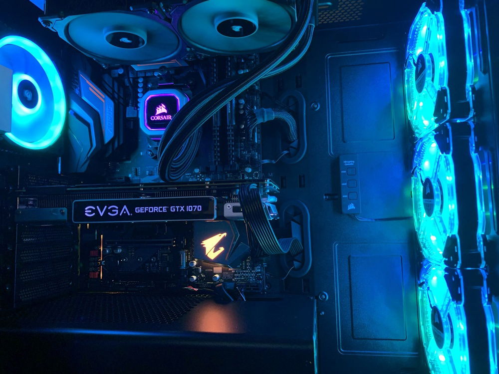 Closeup. This was prior to replacing the original AIO fans with LL120s. HD120 controller not in use.