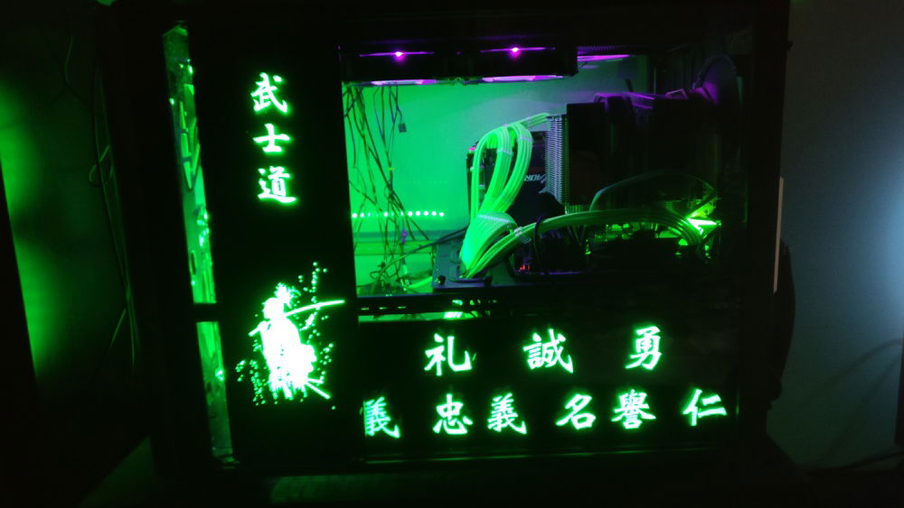 Testing new sidepanels. Too bad i measured the left one wrong and it's colliding on top part of the case, and can't go all the way to left. Will either have to fix the case.. or the acryl to make it work.