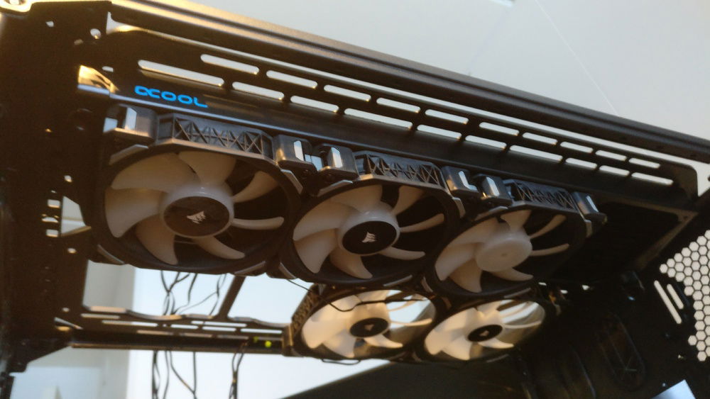Corsair ML120 Pro RGB fans on 4x Alphacool crossflow rad.
ML140 PRO RGB fans in the back.

Sticker was off-center on one of the fans so removed it. Turned out it looks great without it, so i'll be peeling them all off.