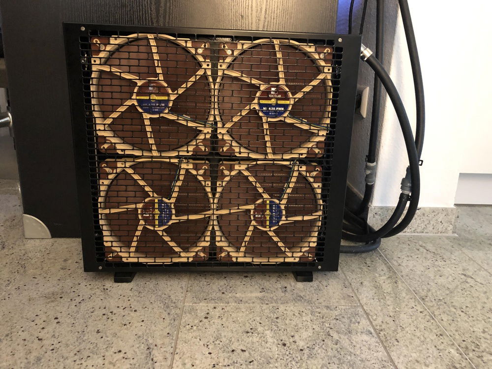 external Mo-Ra3 420 with 8x NF-A20 in push/pull