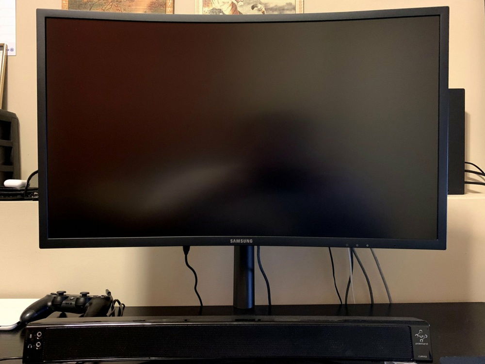 Samsung CHG70 27" curved QHD monitor.  144hz/1ms
Proextend curved PC soundbar.