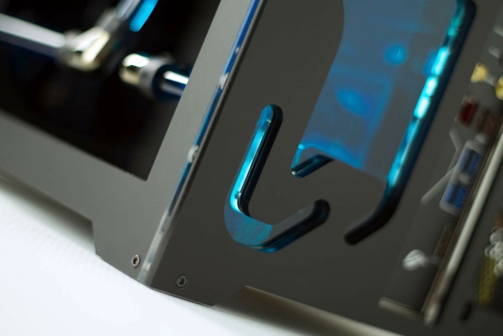 Custom rear panel integrated pump mount/res.